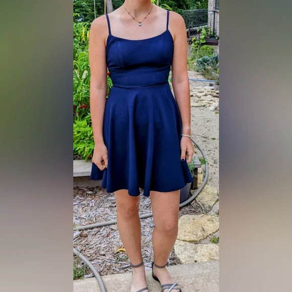 green emerald velvet dress Amazon.com: B Darlin Vestido ajustado y acampanado con cordones para  jóvenes (arándano, 11/12), Arándano : Ropa, Zapatos y Joyería